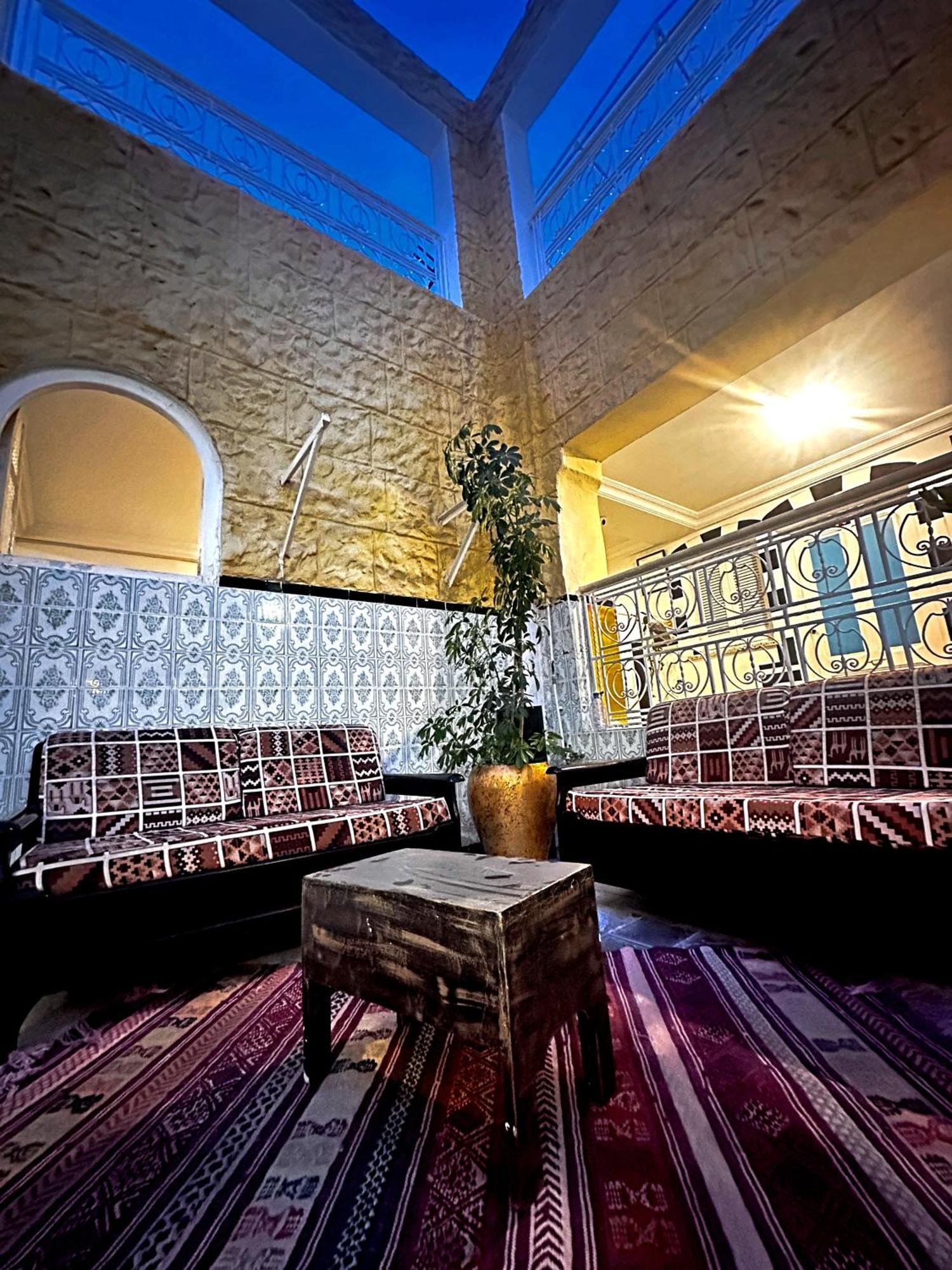 Hotel Paris Szúsza Kültér fotó