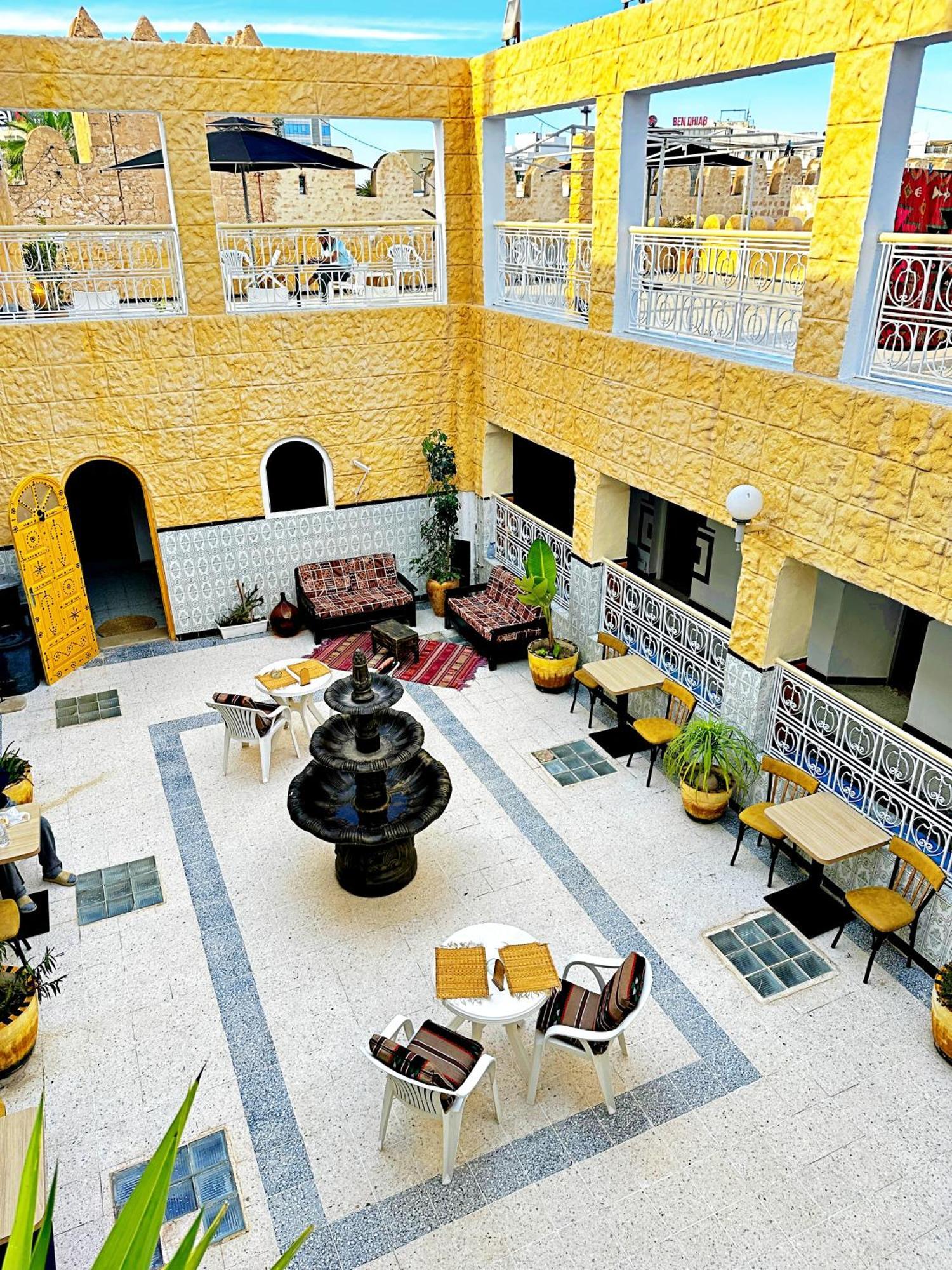 Hotel Paris Szúsza Kültér fotó