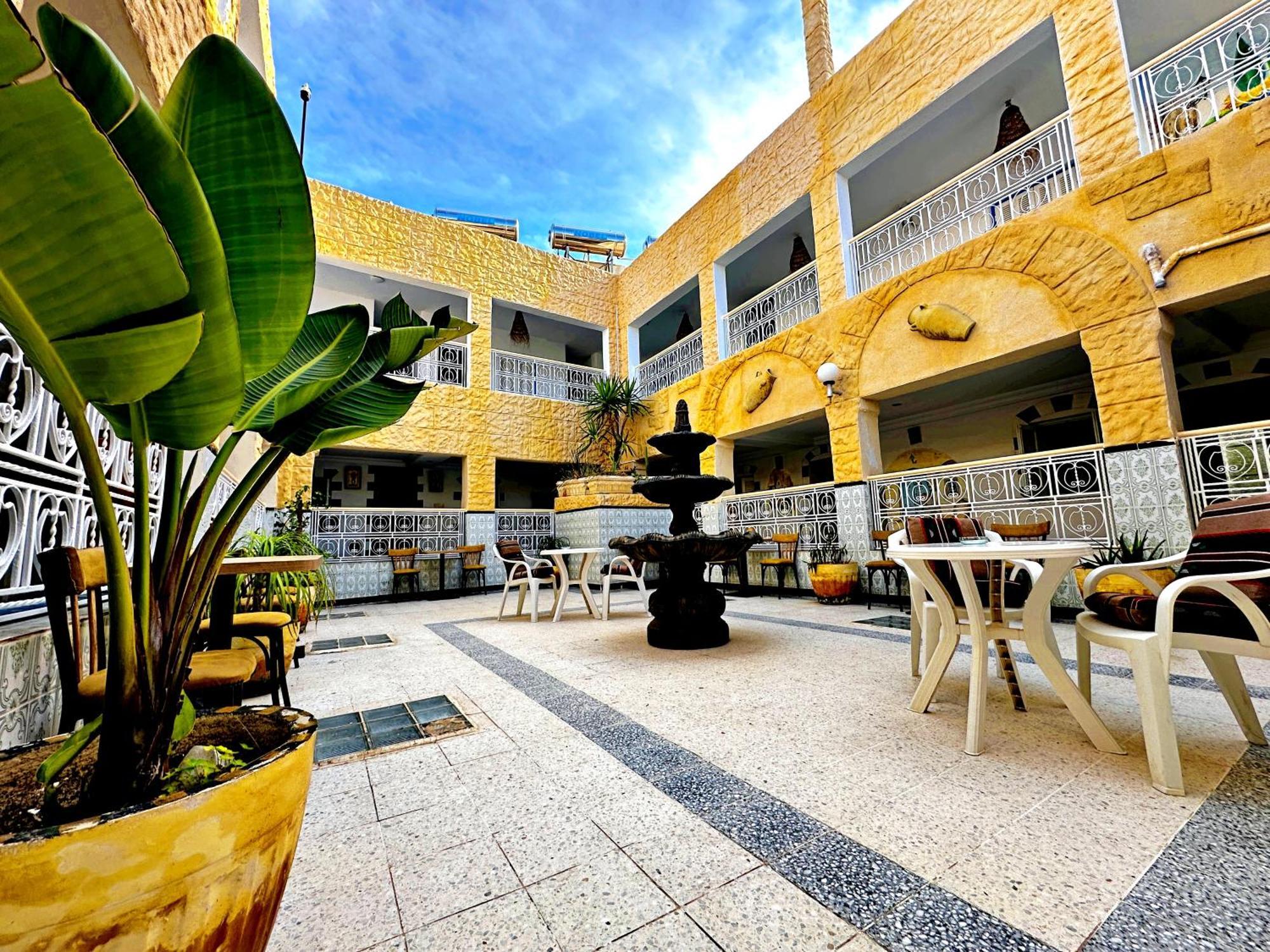 Hotel Paris Szúsza Kültér fotó